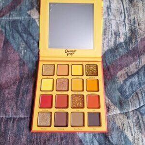 🍊 Kara Beauty “Orange Pop” Eyeshadow Palette | Lightly Swatched